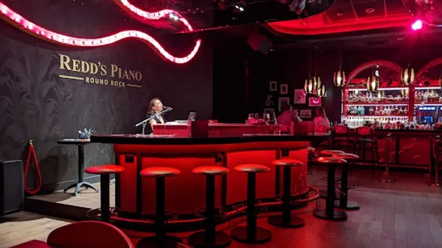 Redd's Piano Bar and Lounge