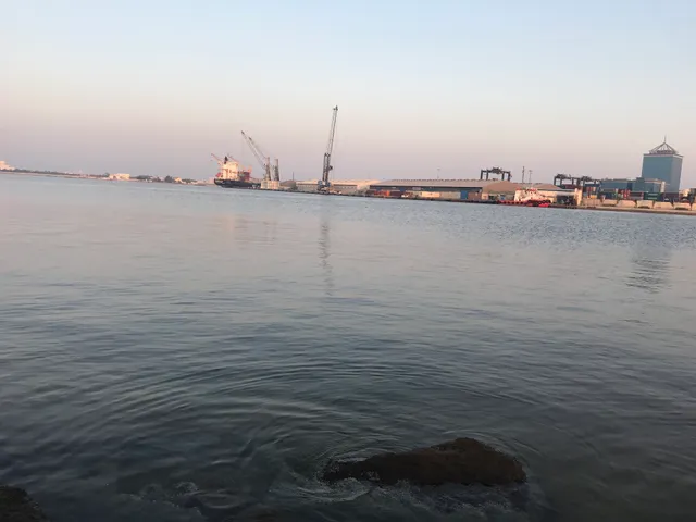 شاطئ الزوراء عجمان