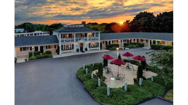 Port Inn and Suites Portsmouth, an Ascend Collection Hotel