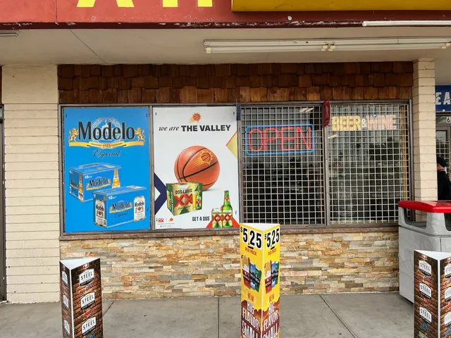 Hawt Boxx’n Smoke Shop