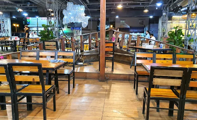 Khu Ẩm Thực Bến Phú Lâm