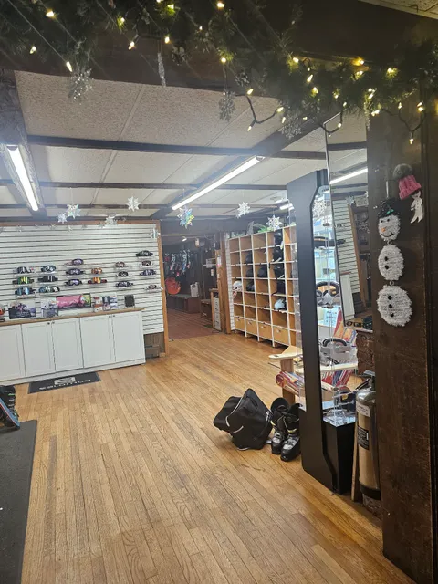 Sno-Haus Ski & Snowboard - Hempstead