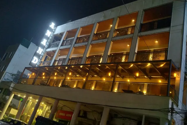 Hotel De Holiday International