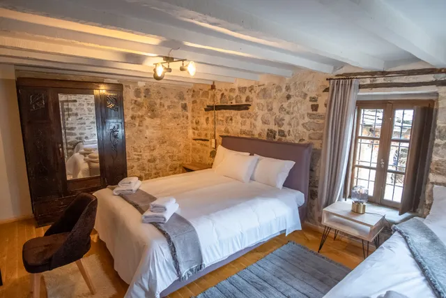 teacher's house-το σπιτι του δασκαλου