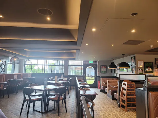 Tony Macaroni - Straiton