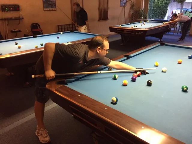 Break Point Billiard Club