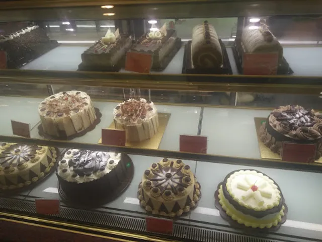 Holland Bakery - Mayjend Sungkono