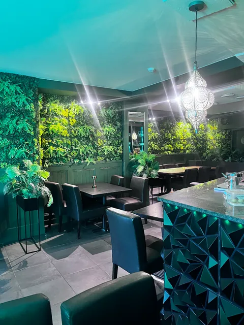 Dubai breakfast & lunch