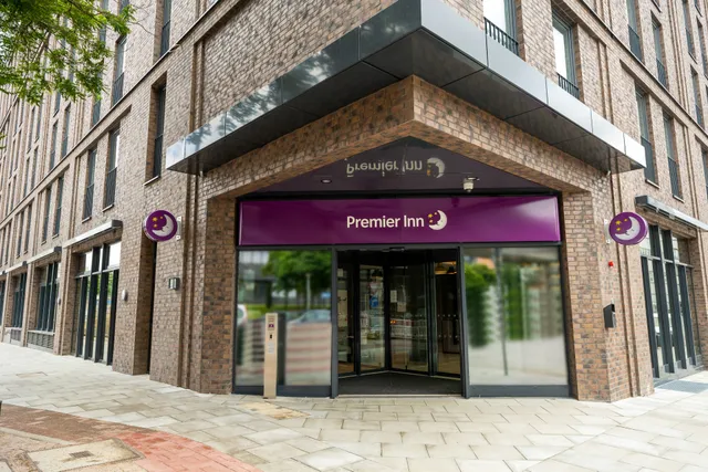 Premier Inn Hamburg City Klostertor Hotel