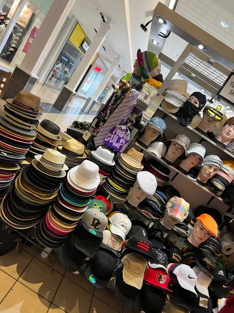 Tutu hat shop. / located infront of Claire’s/