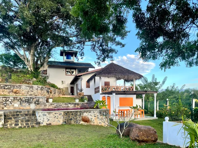 SLOW - Villa & Café