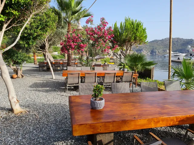 Kuzbuku Neighbours Restaurant