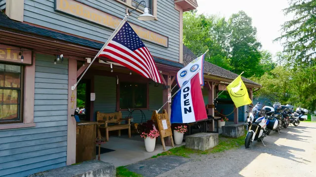 Debanville's General Store & Cafe