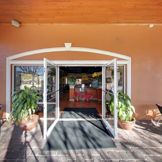 Louis Pappas Fresh Greek Bay to Bay