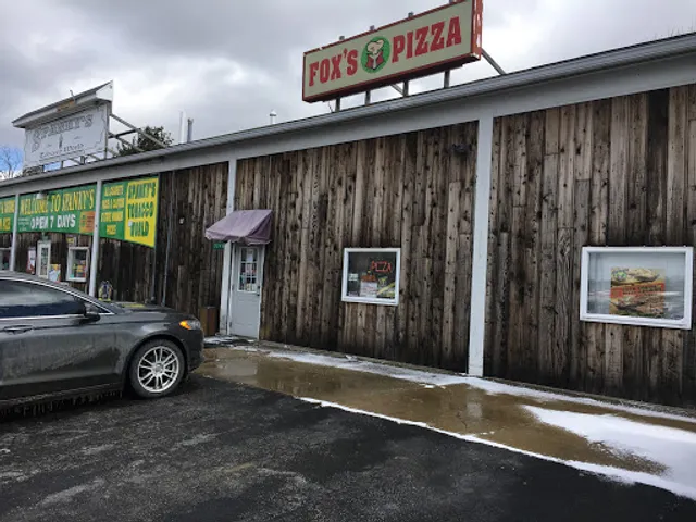 Fox's Pizza Den