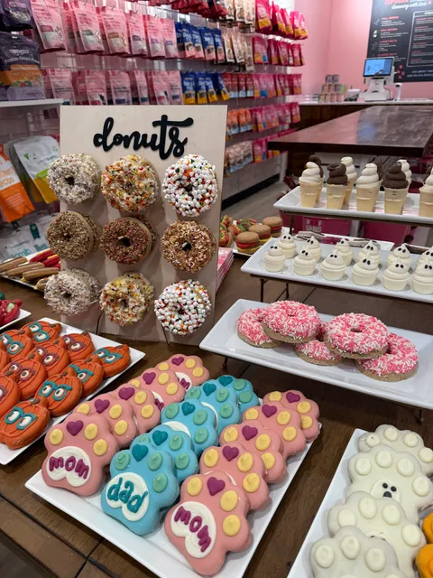 Woof Gang Bakery & Grooming Englewood