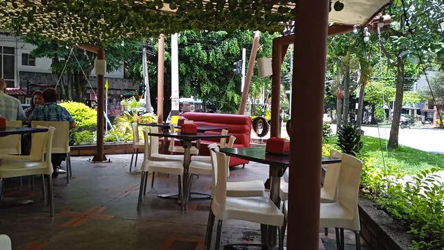 Oporto: Seafood, Grill, Bar