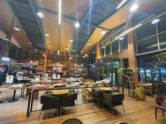 컬러인커피 스트라다점