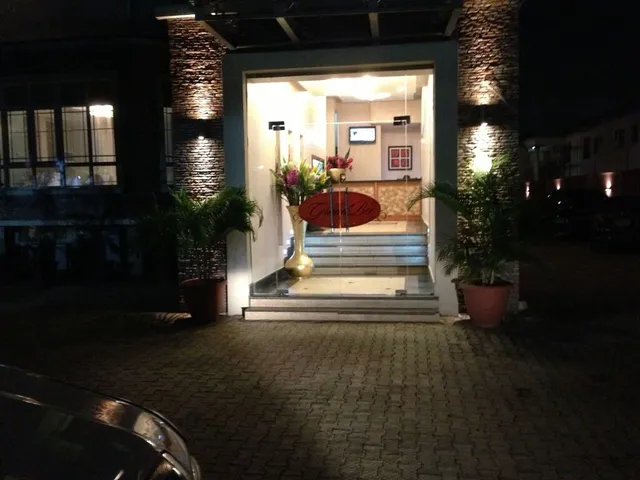 GrandBee Suites Hotel