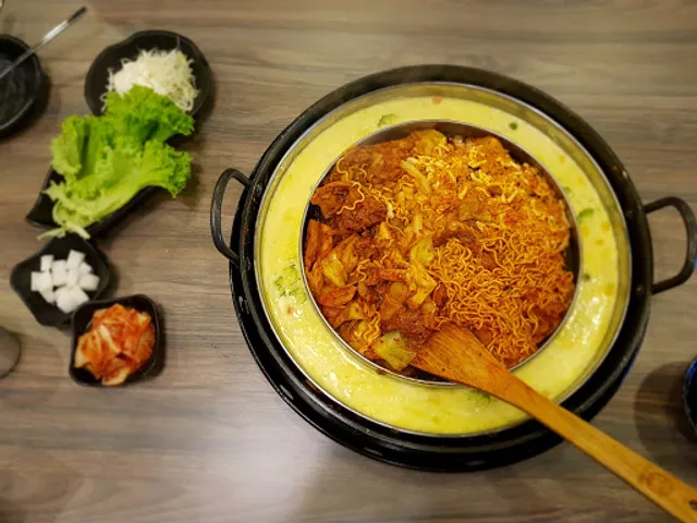 Mr. Dakgalbi • D'Pulze Shopping