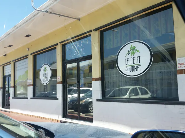 Le Petit Gourmet restaurant catering