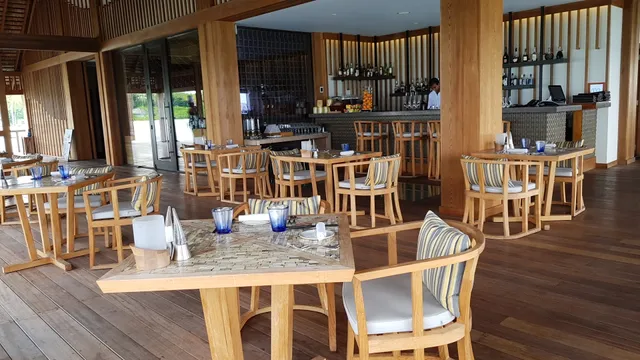 Aquarium Restaurant & Bar, Hurawali