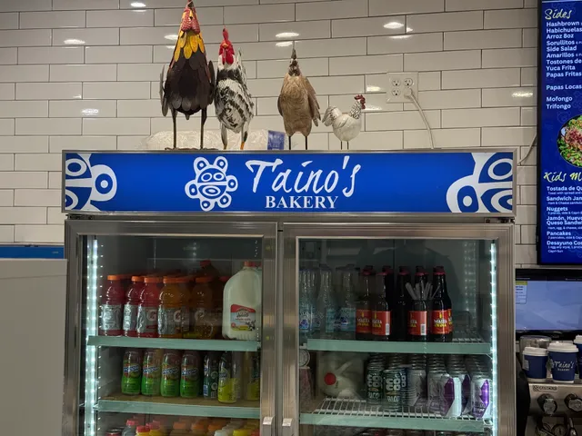 Tainos Bakery & Deli (four corners)