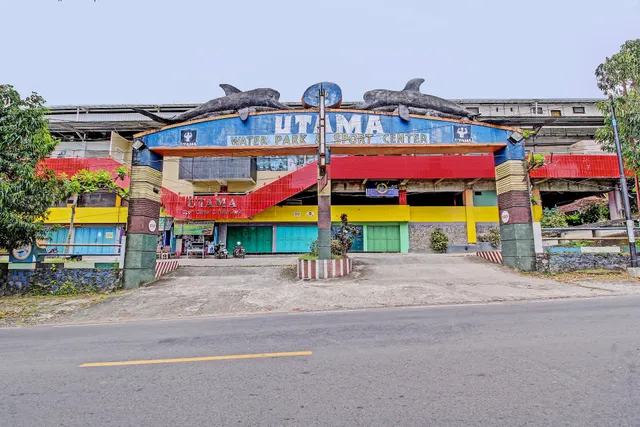 OYO 92032 Utama Hotel & Karaoke