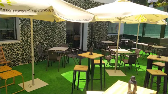 1. La Favorita Cafe, Bar, Restaurante