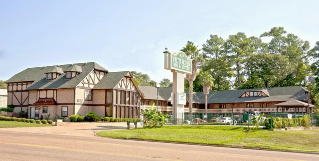 Victorian Inn & Suites