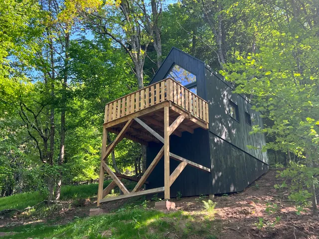 Ecolodges Projet Z - Locations de vacances contemporaines et écoresponsables.