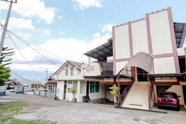 Urbanview Hotel Ling near Jawa Timur Park 2