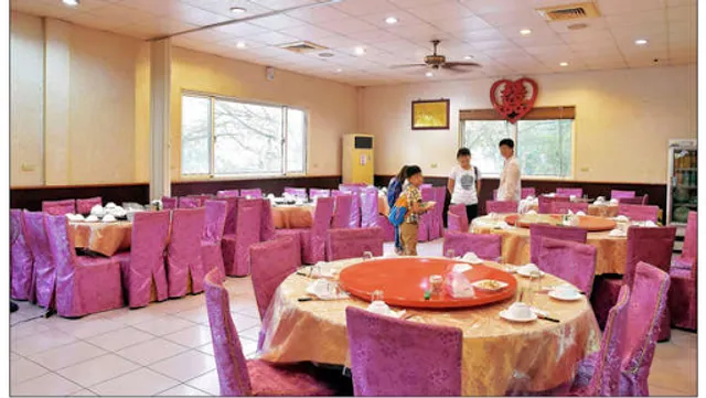 饗樂花園餐館（最後點桌菜時間：13:00 / 19:00）