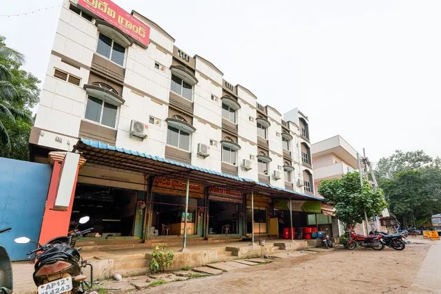 OYO 81955 SRIDEVI GRAND