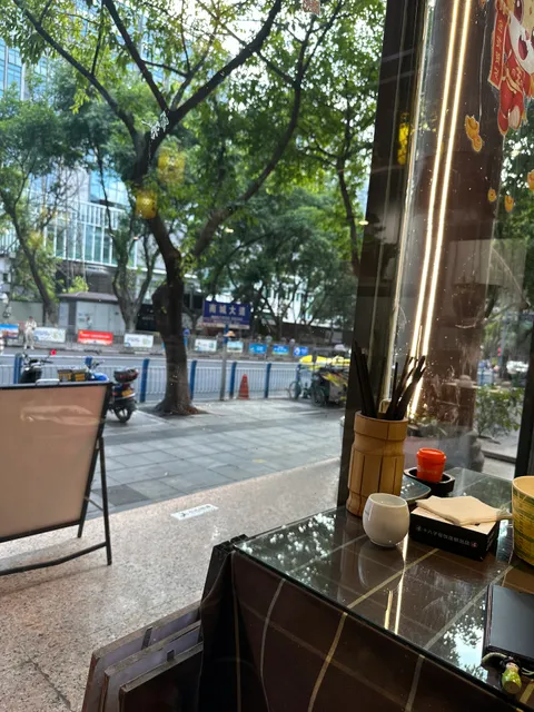 Mom Cai Everyone Ai Trad. Rest.