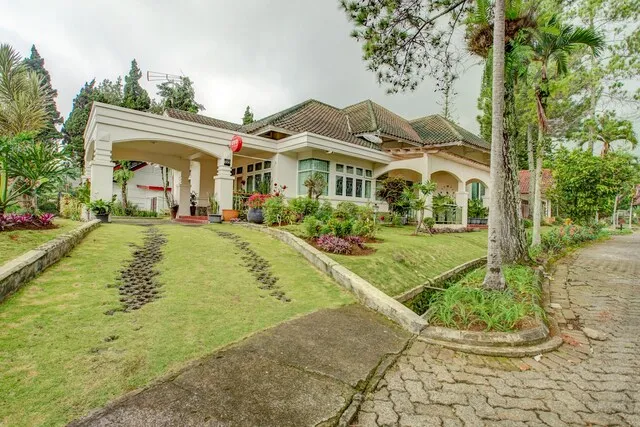 OYO 90080 Villa Lotus E06 Syariah