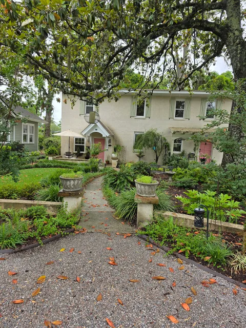 Magnolia Court Suites