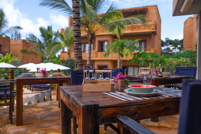 UPSTAIRS Restaurant & Lounge Bar