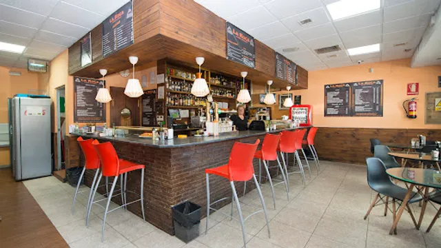 Restaurante Cafeteria “ LA ROCA”