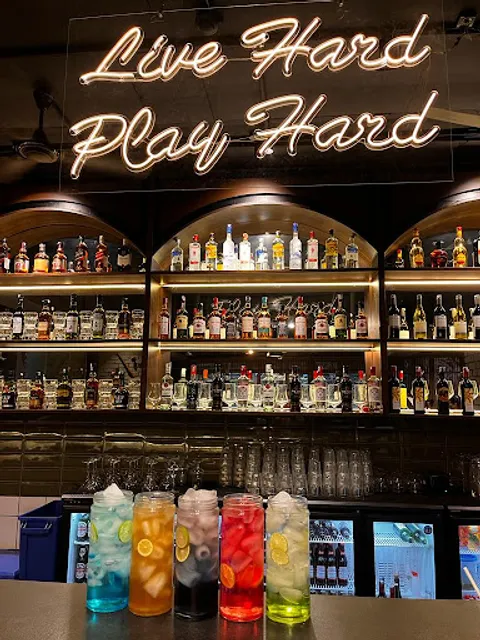 The Studs Sports Bar - All Day Café, Taproom & Kitchen