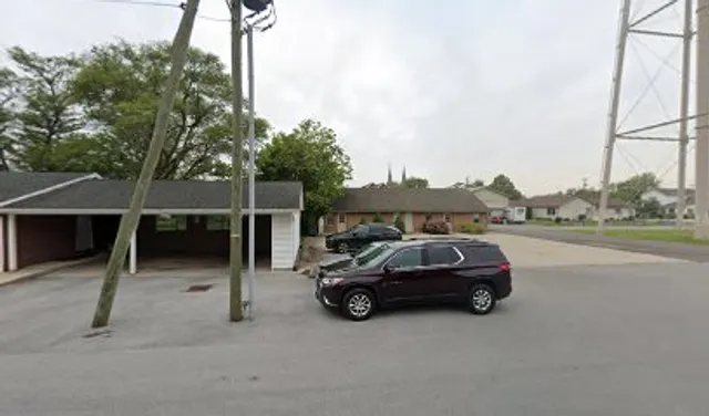 Cut & Curl Barn & Tanning