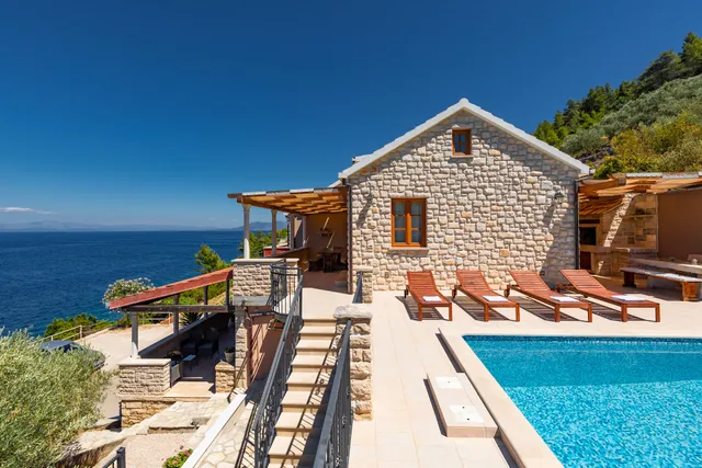 Seafront Villa Endless View