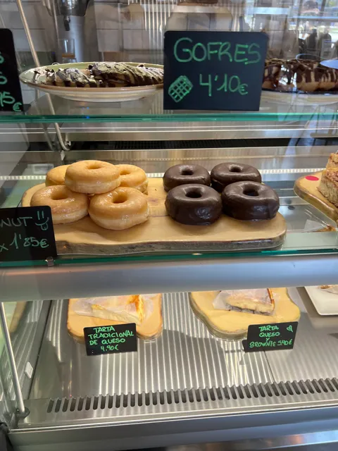 Lorena Café Teatinos