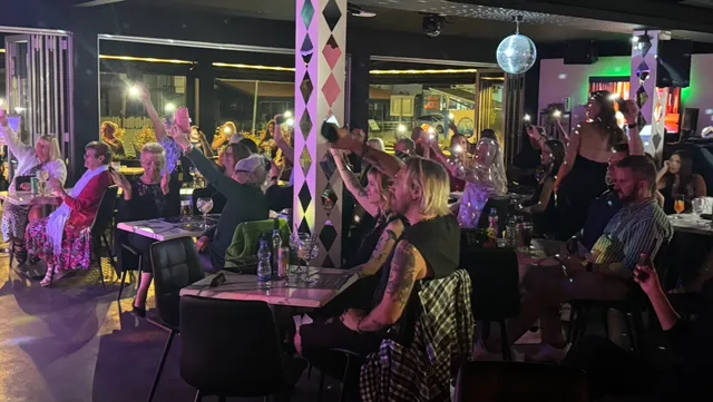 Diamonds Showbar - Cabaret & Live Music Venue