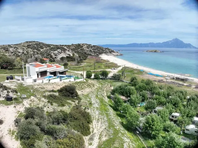 The Diamond of Kriaritsi “private pools”