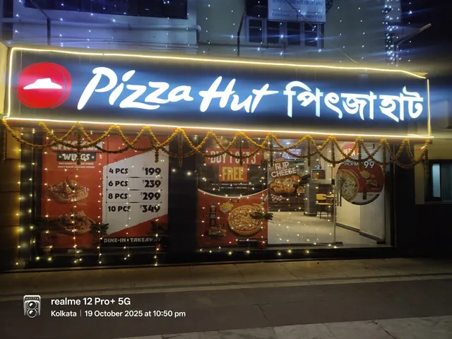 Pizza Hut | New Shakuntala Park Behala, Kolkata