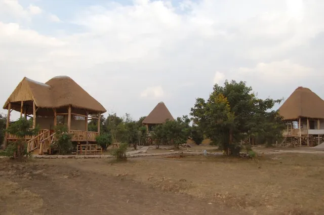 ENTALE SAFARI CAMP QUEEN ELIZABETH NATIONAL PARK