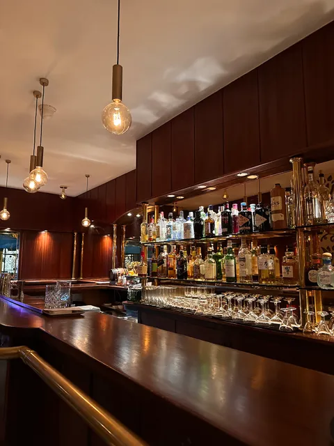 COBBLER COCKTAIL BAR