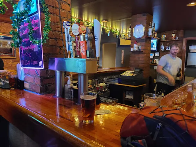 Plum Street Bar & Cafe