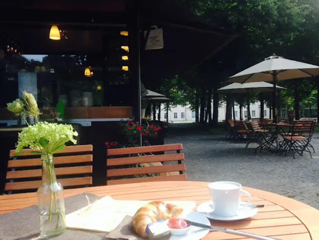 Café Sommerlust in the castle garden Schoenhausen